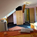 A Autokemp Wolf 3* Česká Skalice