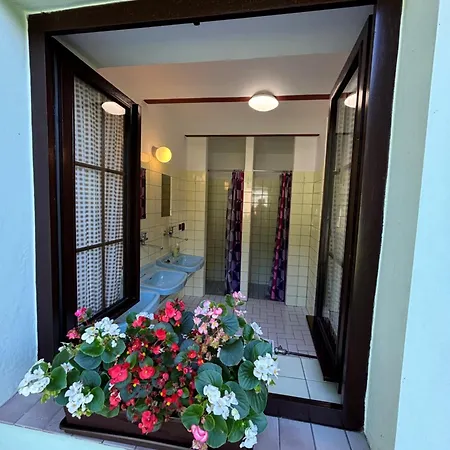 A Autokemp Wolf Guest house
