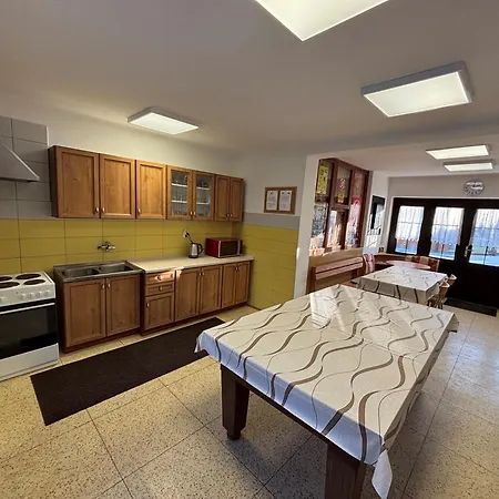 A Autokemp Wolf Guest house Ceska Skalice