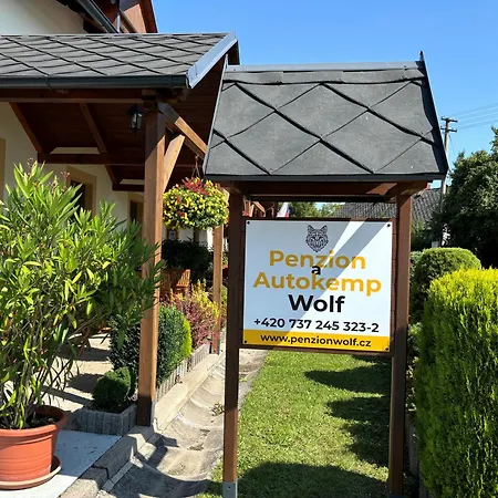 A Autokemp Wolf Guest house Ceska Skalice