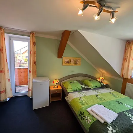 A Autokemp Wolf Guest house Ceska Skalice