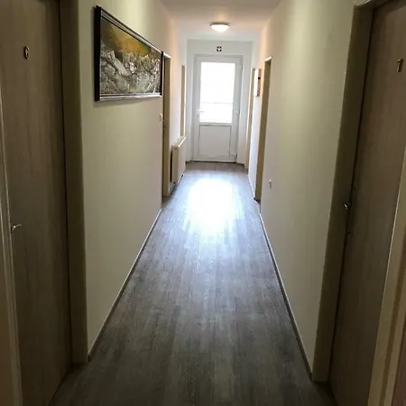 A Autokemp Wolf 3* Česká Skalice