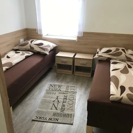 A Autokemp Wolf 3* Česká Skalice