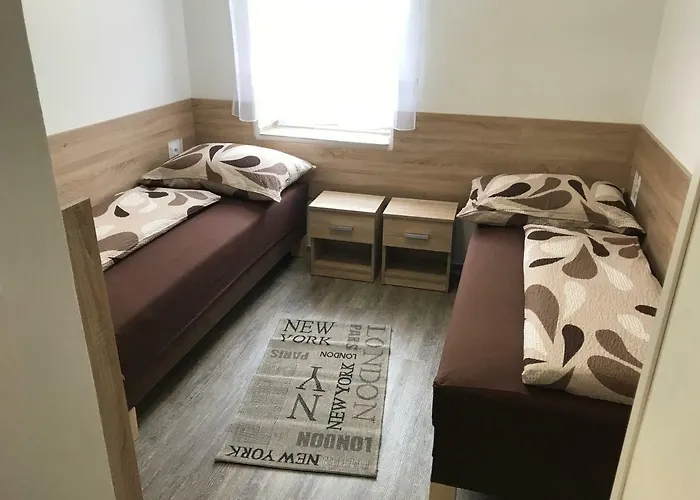 A Autokemp Wolf 3* Česká Skalice
